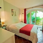 Les chemins de la Cité Chambre ou appartement *
