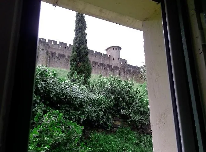 Les Chemins De La Cite Ou *