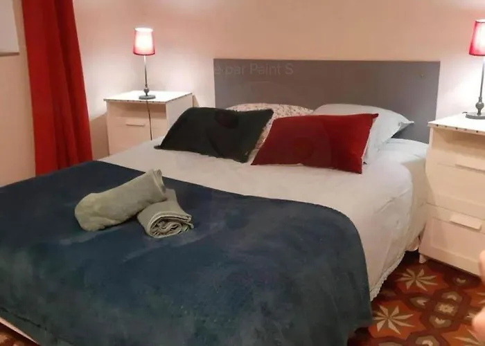 Les Chemins De La Cite Ou *