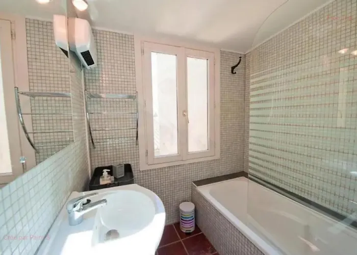 Les Chemins De La Cite Ou *